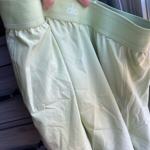 Alo Yoga matchpoint tennis skirt in ice green tea